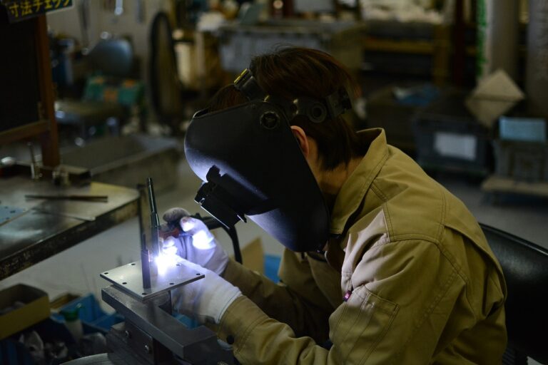 Inventory Control Made Easy with RFID Technology in Manufacturing